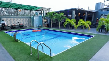 Outdoor pool, pool loungers