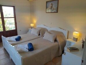 1 soverom, skrivebord, strykejern/-brett og wi-fi (inkludert)