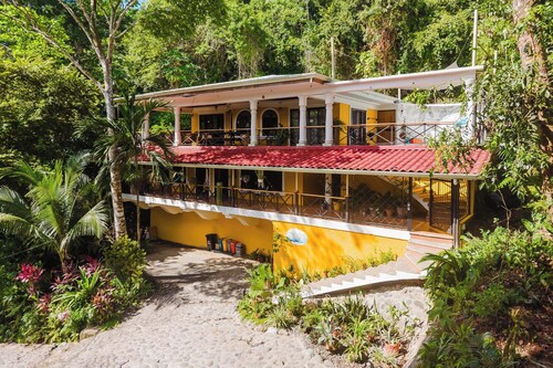 A spacious, 2 bed Penthouse with private pool & parking in Manuel Antonio.