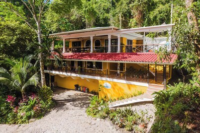 A spacious, 2 bed Penthouse with private pool & parking in Manuel Antonio.