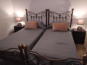 2 bedrooms, in-room safe, WiFi, bed sheets