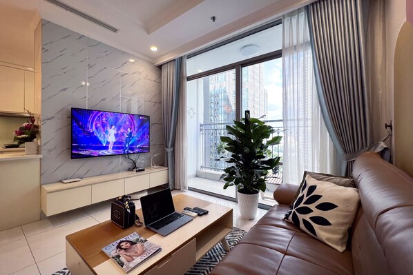 Apartamento com design assinado | Cortinas blackout, ferros/tábuas de passar roupa, Wi-Fi de cortesia