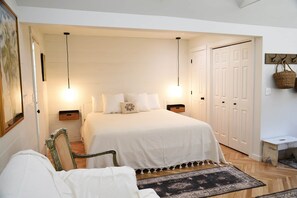 1 bedroom, WiFi, bed sheets - Rustic Modern Cottage Retreat in the Heart of Troy (Troy)