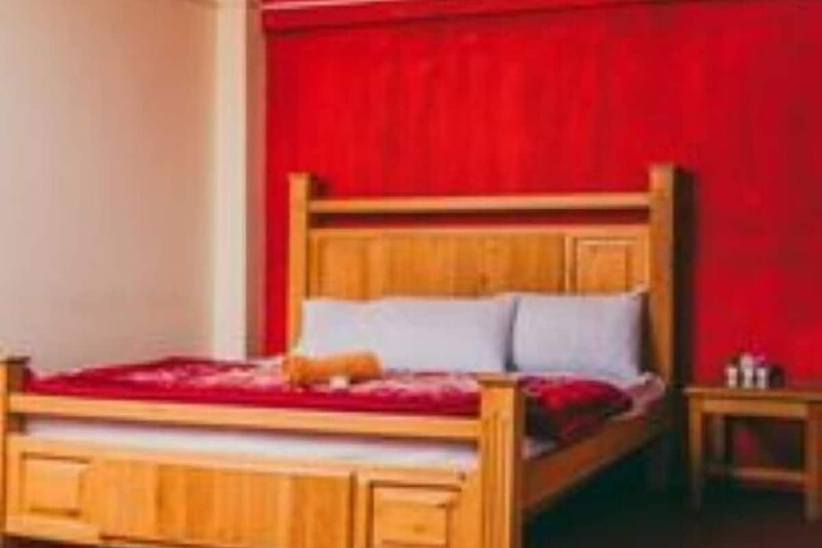 Deluxe Double Room | Iron/ironing board, free WiFi