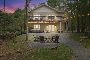 Exterior - Lakefront - Sleeps 14 - 5 bedrooms - 3 bathrooms - 2 Gamerooms - Hot tub (Pocono Lake)