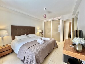 2 bedrooms, iron/ironing board, WiFi