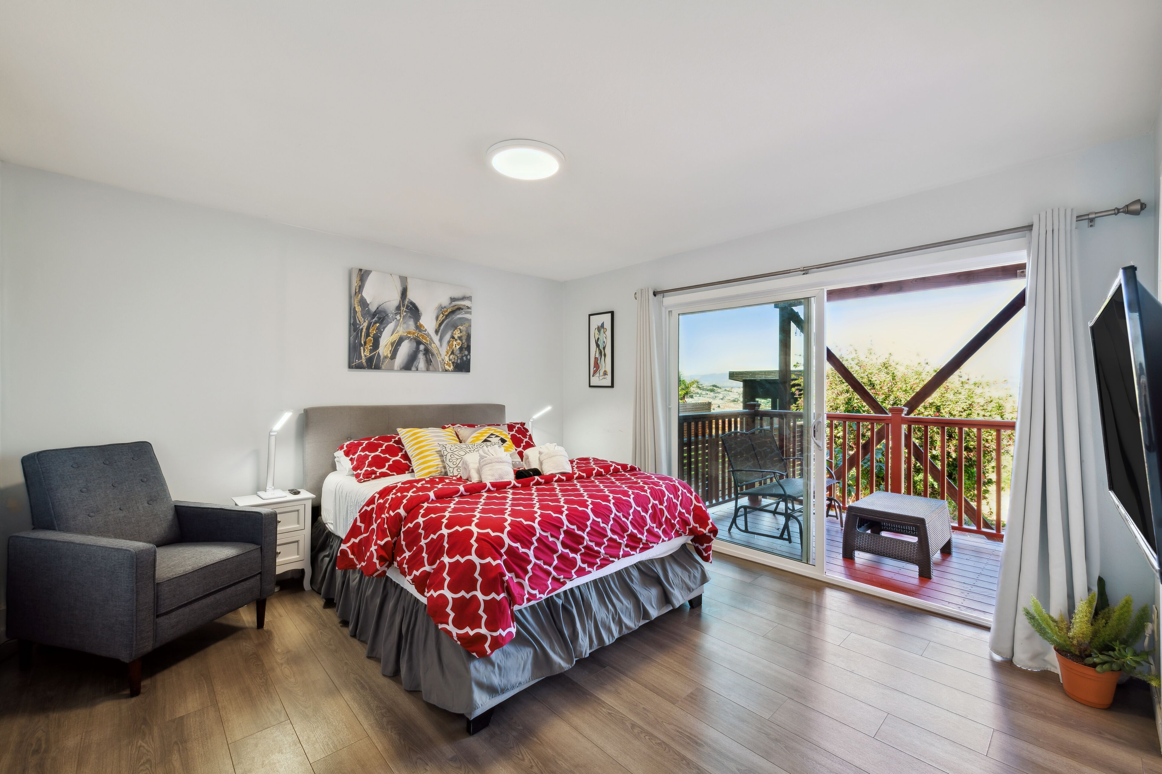 3 bedrooms, desk, iron/ironing board, free WiFi