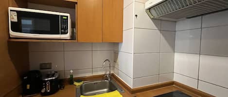 Superior Apartment | Private kitchen | Full-size fridge, microwave, oven, stovetop