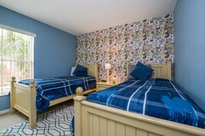 4 bedrooms, iron/ironing board, WiFi, bed sheets