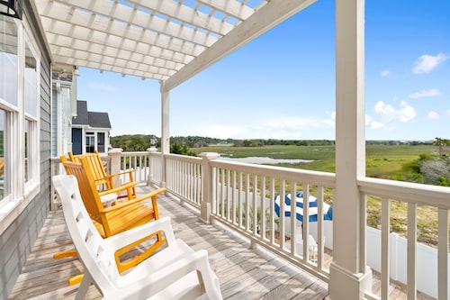 4 bedroom home with private pool. Close walk to beach and beautiful marsh views.