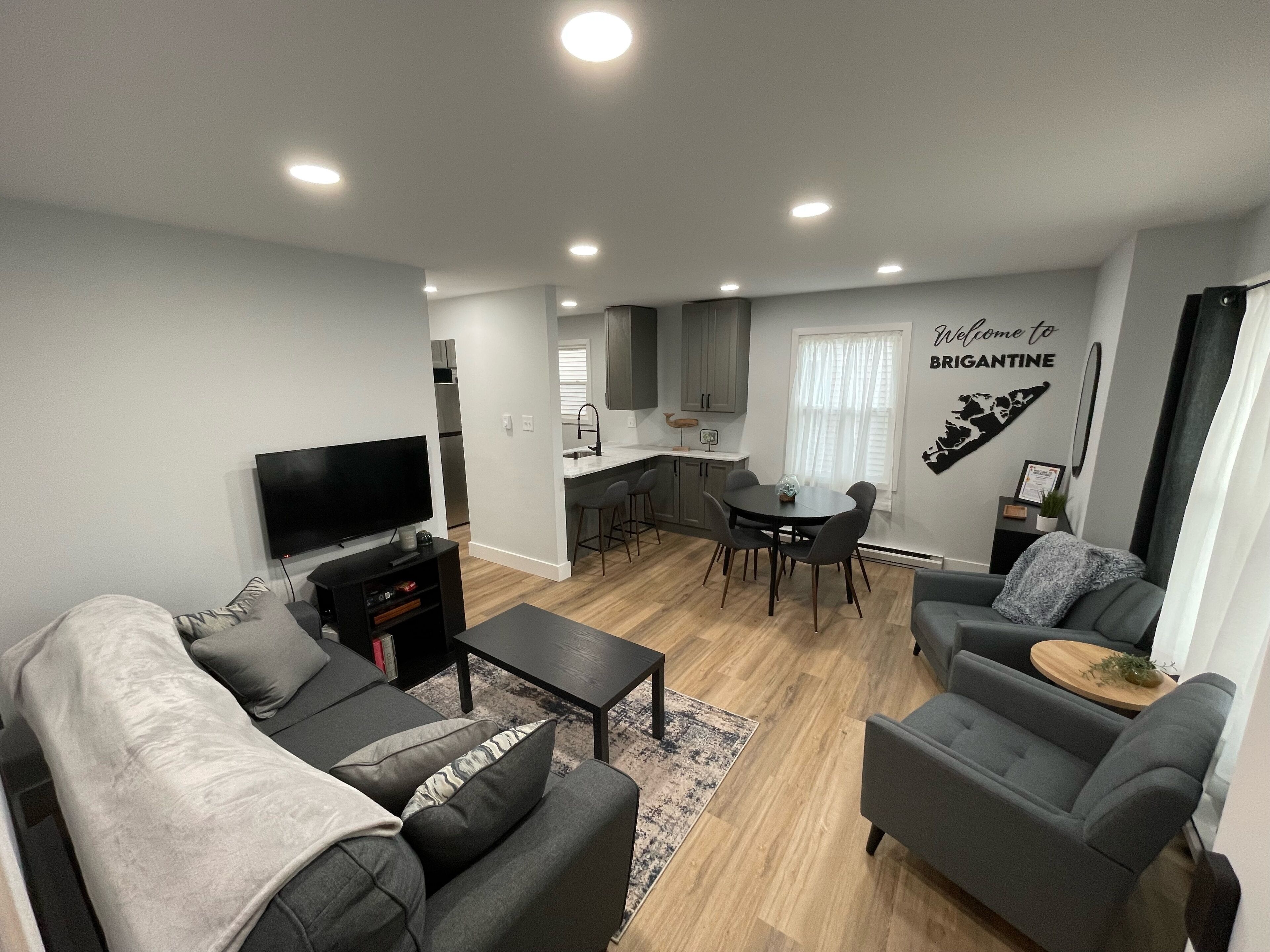 Fully Remodeled & Driveway Parking; 5 mins. to Atlantic City, 2 blocks to Beach