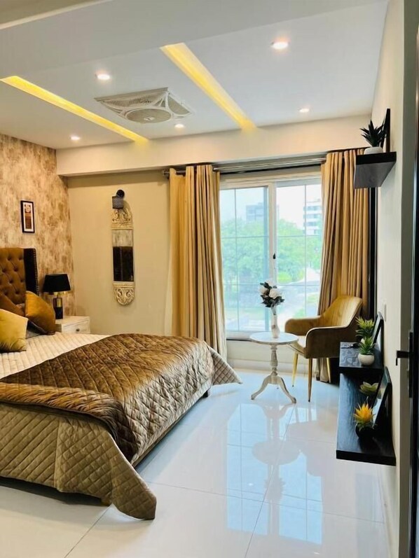 Kahden hengen deluxe-huone | Äänieristys, silitysrauta/-lauta, ilmainen Wi-Fi