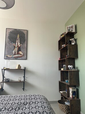 2 bedrooms, iron/ironing board, WiFi
