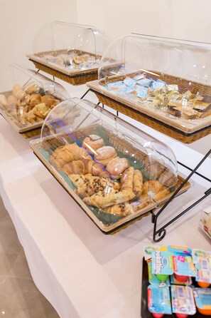 Tägliches großes Frühstück gegen Gebühr
