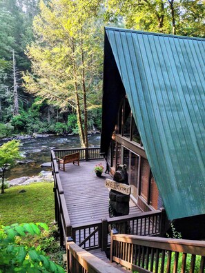 Property grounds - A River Retreat is an Authentic A-Frame with 200' frontage on the Toccoa River (Blue Ridge)