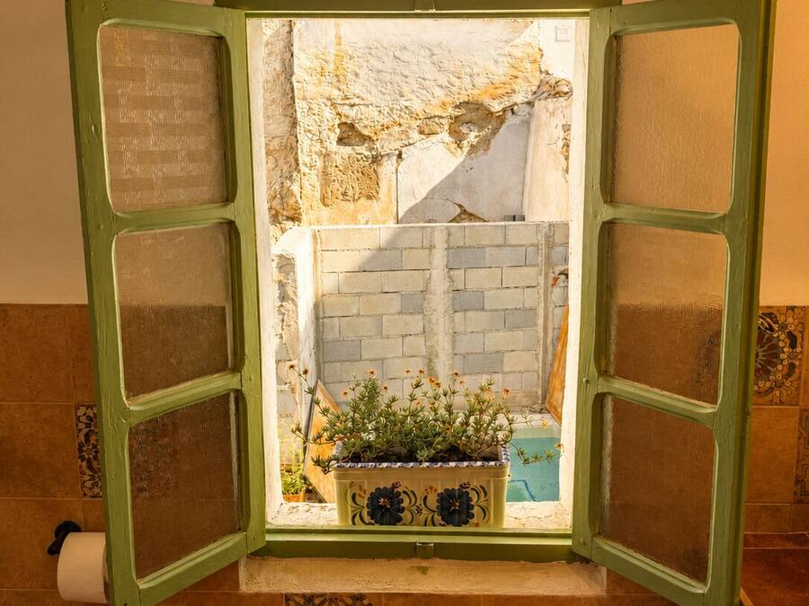 Encanto Guesthouse Room 3, Madreselva | Courtyard view