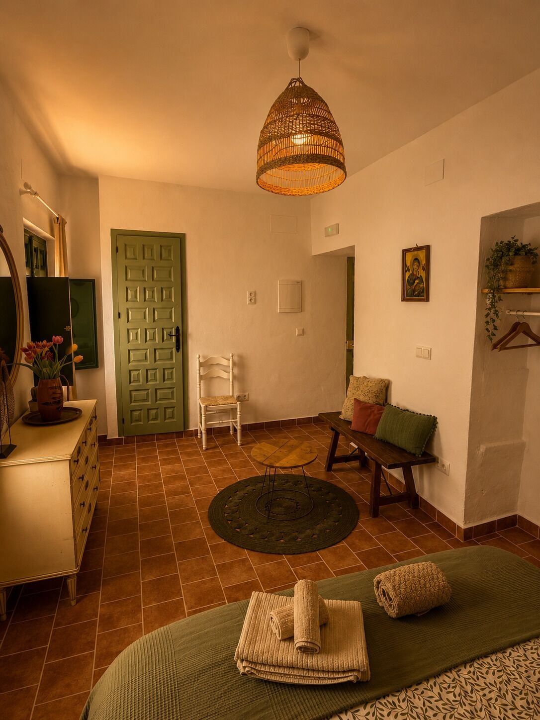 Encanto Guesthouse Room 2, Buganvilla | Memory foam-senger, wi-fi (inkludert) og sengetøy