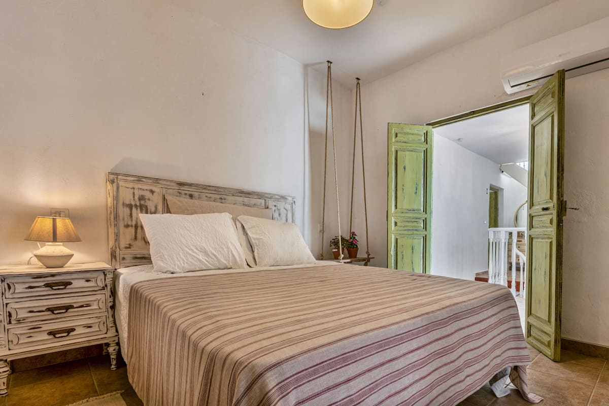 1 habitación, colchones con efecto memoria, wifi gratis y ropa de cama