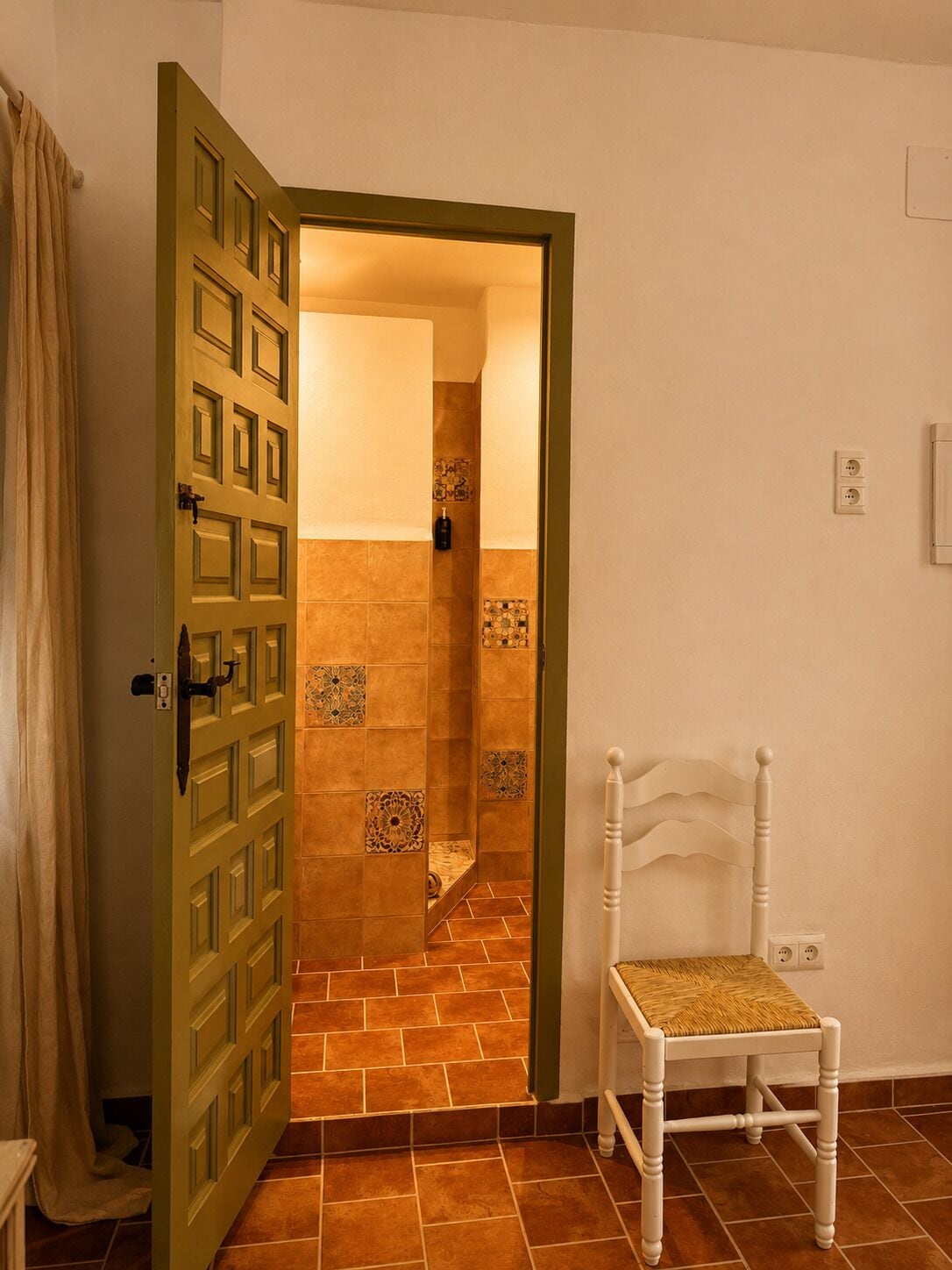 Encanto Guesthouse Room 2, Buganvilla | Colchones viscoelásticos, wifi gratis, ropa de cama