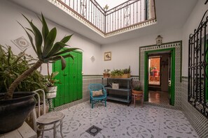 Grand House | Courtyard view - Encanto Guesthouse (Canillas de Aceituno)