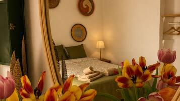 Encanto Guesthouse Room 2, Buganvilla | Colchones viscoelásticos, wifi gratis, ropa de cama