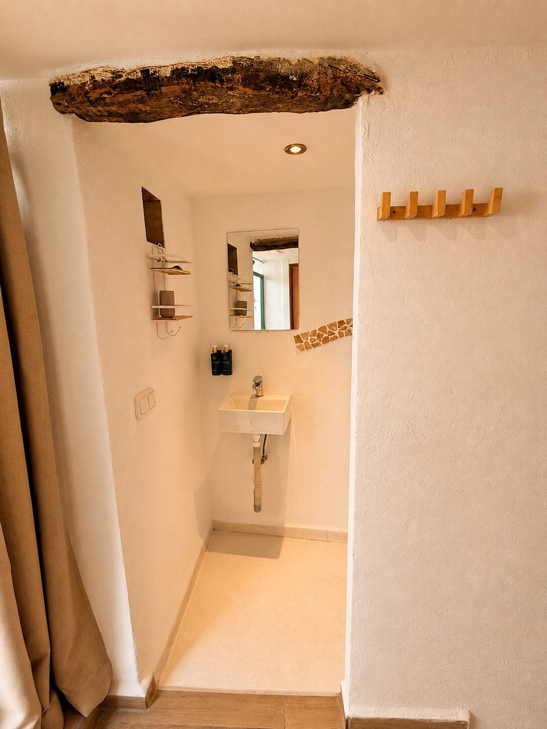 Encanto Guesthouse Room 5, Hiedra | Baño | Ducha, secador de pelo, toallas y jabón