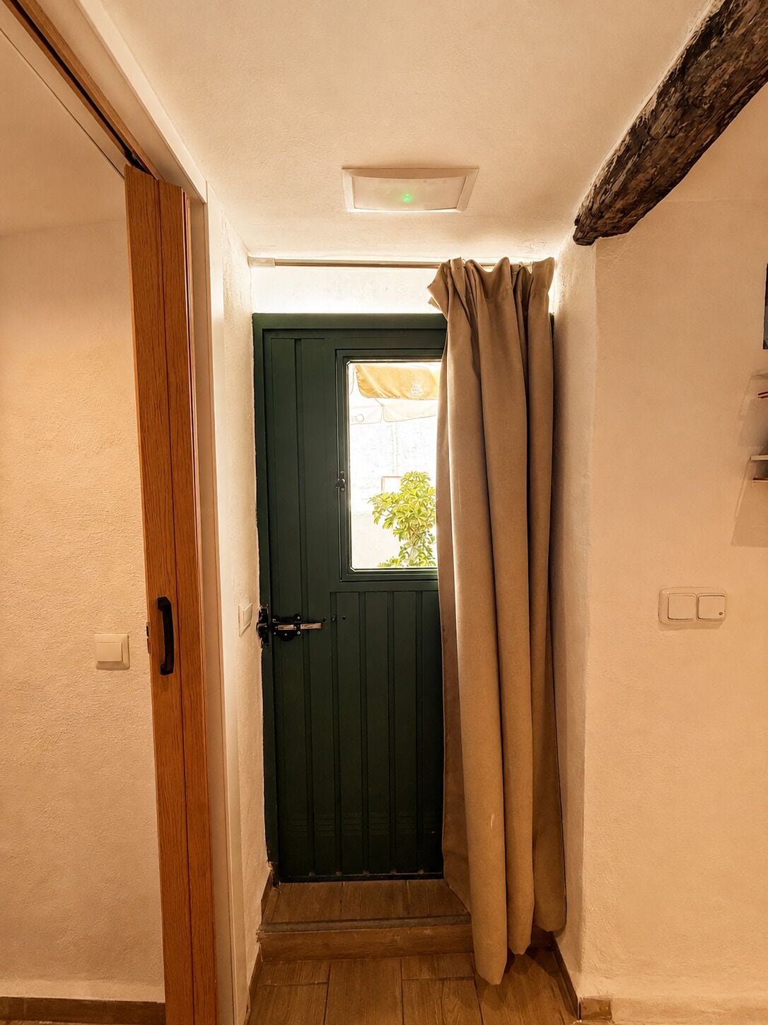 Encanto Guesthouse Room 5, Hiedra | Memory foam-senger, wi-fi (inkludert) og sengetøy