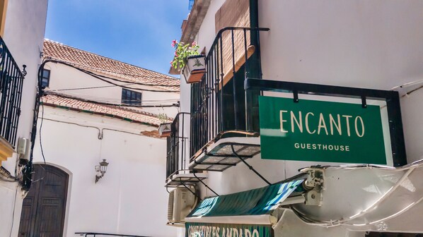 Fachada de la propiedad