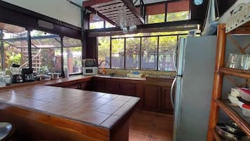 微波炉、茶具/咖啡用具、厨具/餐具、餐桌