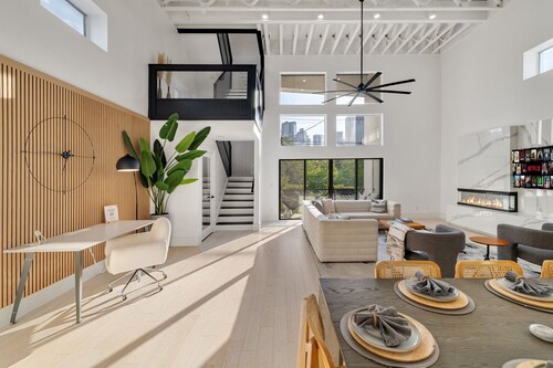 Ellum House · Modern Oasis in Deep Ellum–Spacious Home Sleeps 14