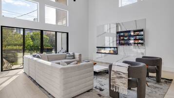 Smart TV, fireplace, stereo, offices