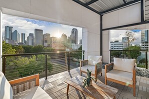 Property grounds - Ellum House · Modern Oasis in Deep Ellum–Spacious Home Sleeps 14 (Dallas)