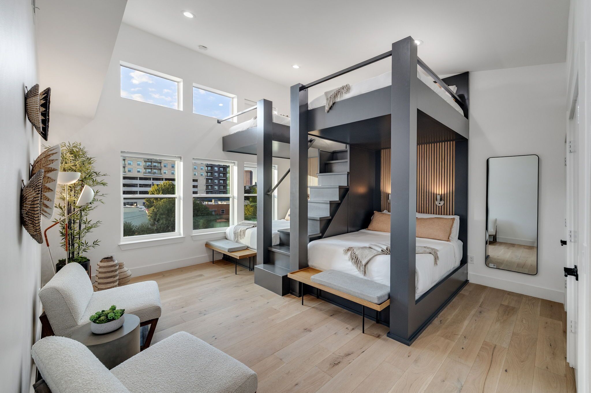 4 bedrooms, desk, iron/ironing board, travel crib