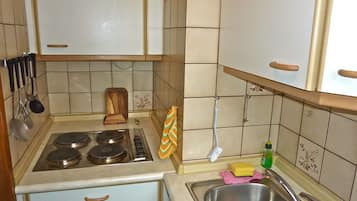 Frigorífico, lavavajillas, cafetera o tetera y tostadora