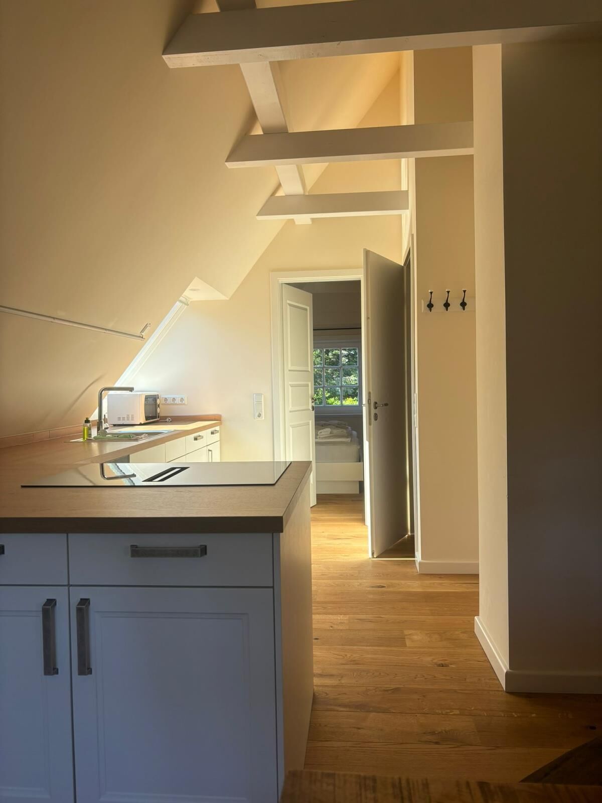 Kjøleskap, mikrobølgeovn, ovn og oppvaskmaskin