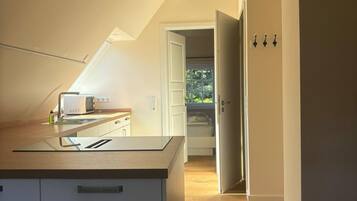 Kühlschrank, Mikrowelle, Ofen, Geschirrspüler