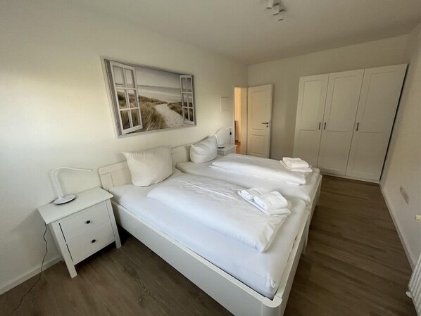 3 多间卧室、免费 WiFi、床单