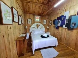 Deluxe Cottage | 2 bedrooms, down comforters, pillowtop beds, bed sheets