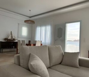 Living area - Milos Aquabliss Beachfront Villa (Pollonia)