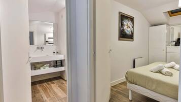 1 chambre, fer et planche Ă repasser, Wi-Fi, draps fournis