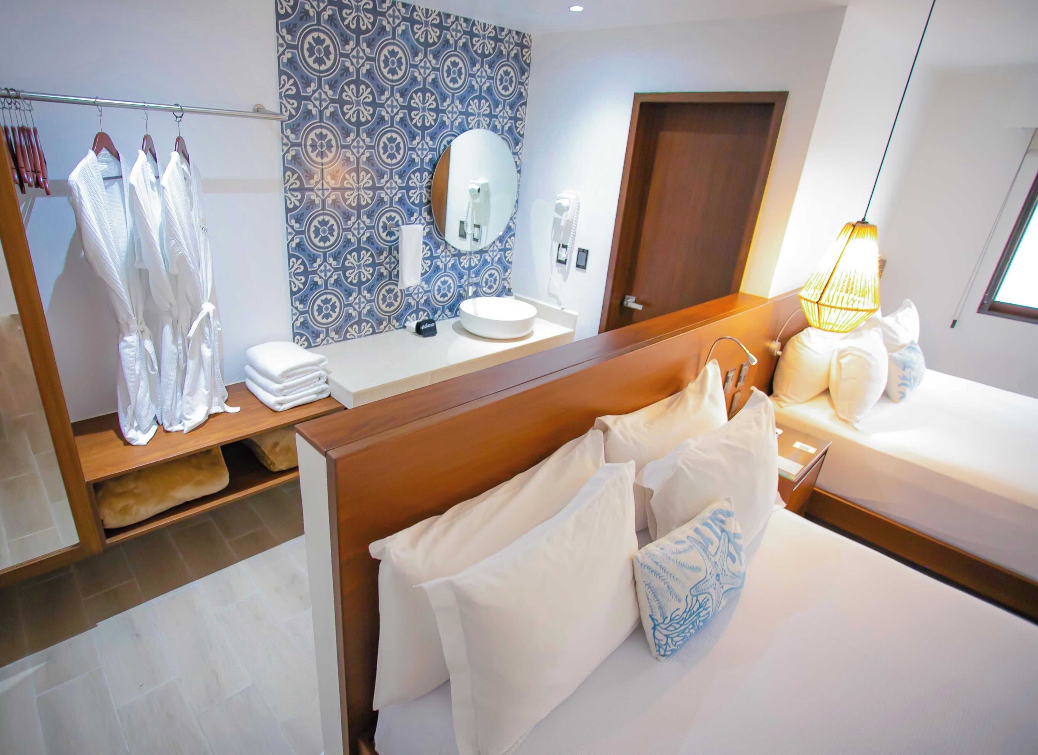 Phòng Suite tiện nghi đơn giản | 1 phòng ngủ, bộ đồ giường cao cấp, minibar, két bảo mật tại phòng 