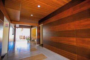 1 makuuhuone, ylelliset vuodevaatteet, minibaari, tallelokero huoneessa