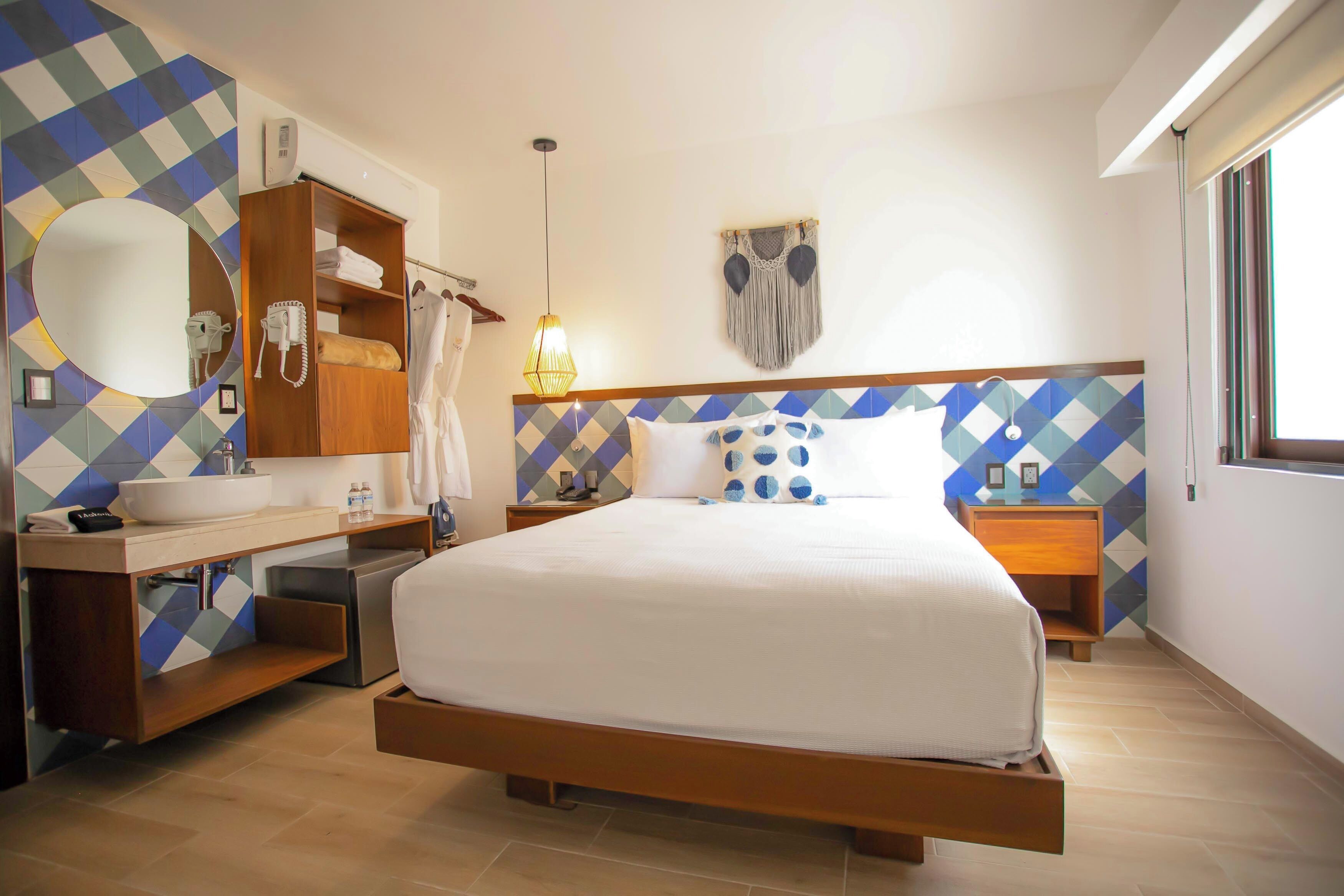 1 bedroom, premium bedding, minibar, in-room safe