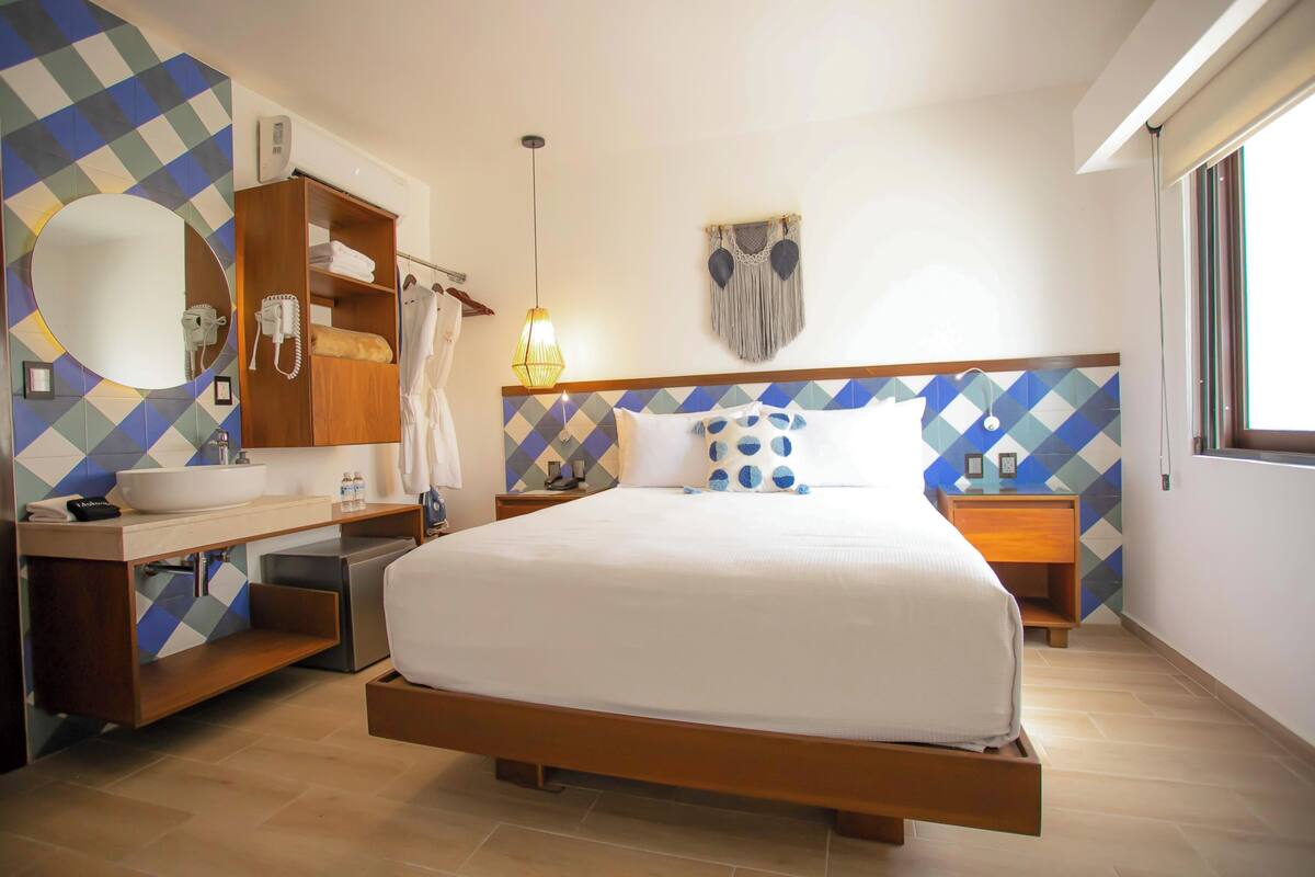 1 bedroom, premium bedding, minibar, in-room safe