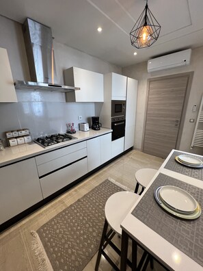 Fridge, microwave, oven, dishwasher