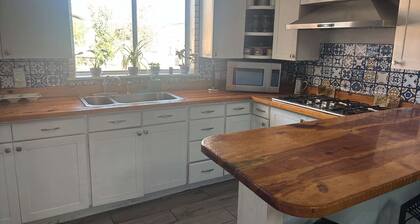 Cozy Hispanic Guest House "Casa Las Margaritas"