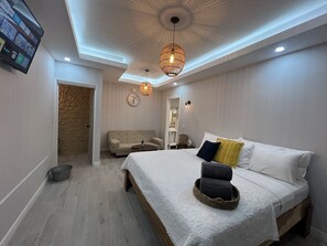 Luxury Cabin | 1 bedroom, blackout drapes, iron/ironing board, free WiFi - Morada del Colibrí (La Fortuna)