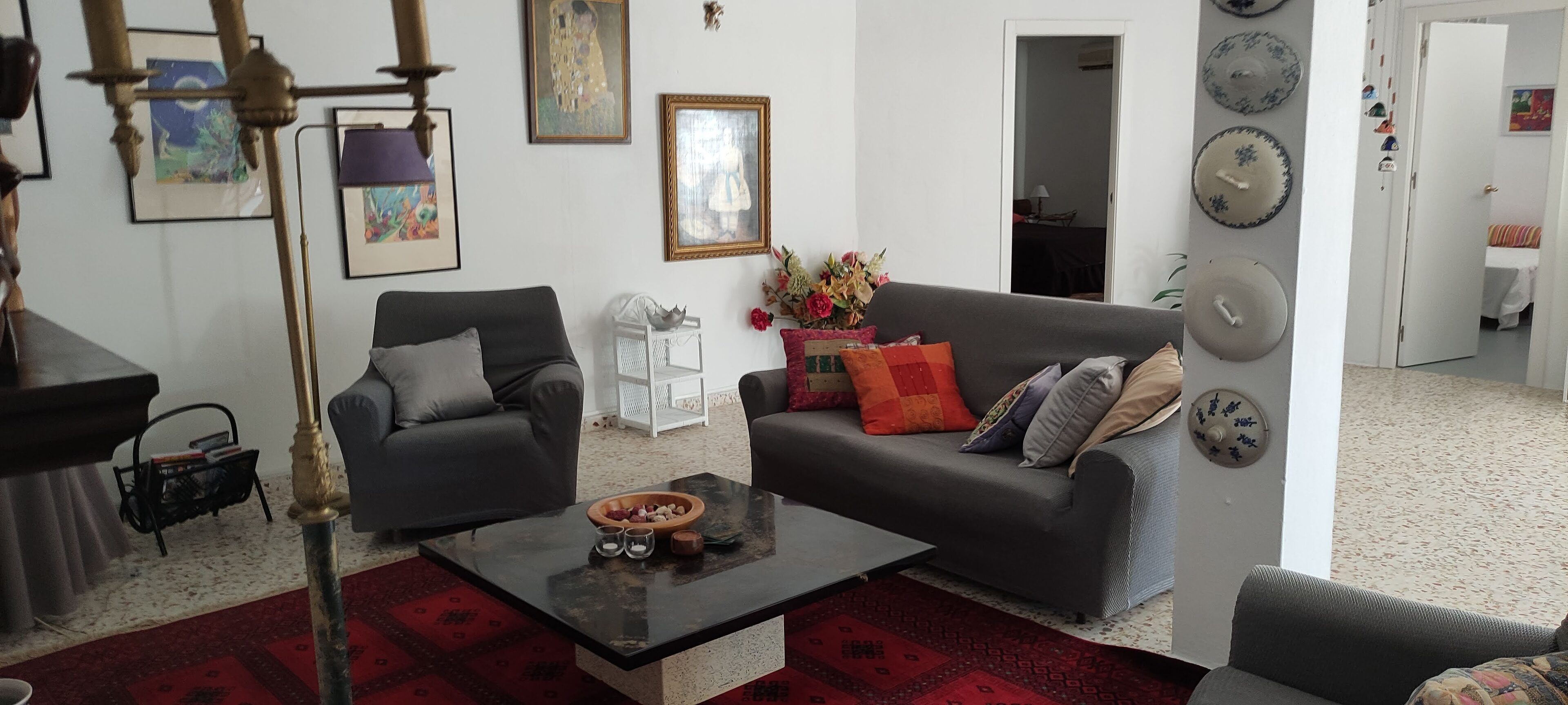 Smart TV, fireplace, DVD player, books