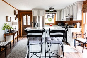 Fridge, microwave, oven, stovetop - Gorgeous Lake View Log Cabin with Hot Tub! (Ellijay)