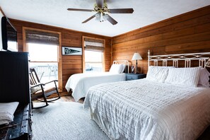 4 bedrooms, iron/ironing board, free WiFi, bed sheets